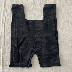 Spanx Womens Medium Camouflage Camo Yoga Gym Leggings Pants Athletic